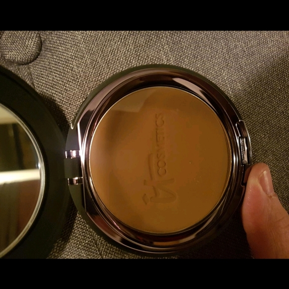 IT Cosmetics Foundation - Picture 2 of 2